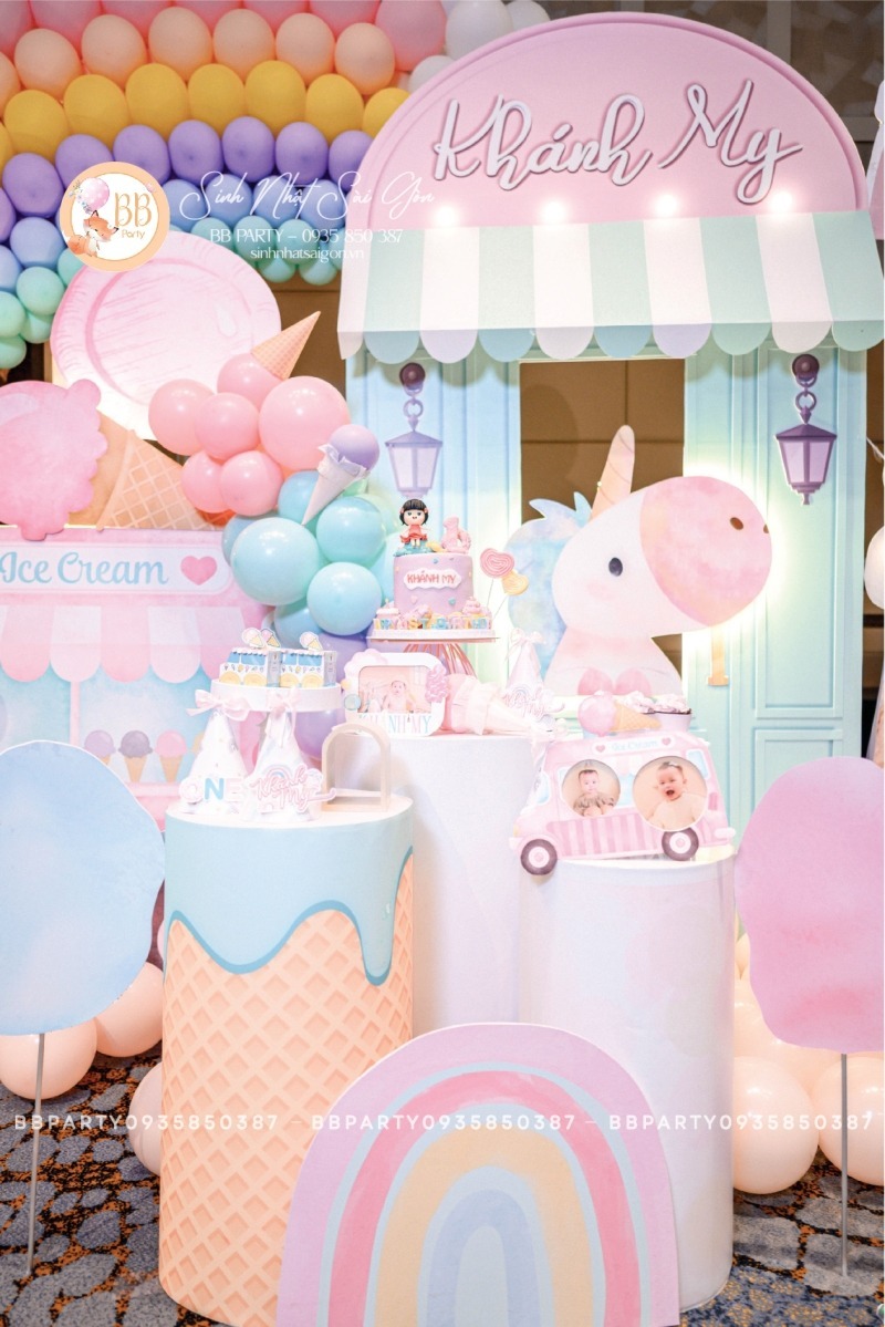 Đồ trang trí sinh nhật chủ đề Ice Cream cho bé gái gồm những gì?